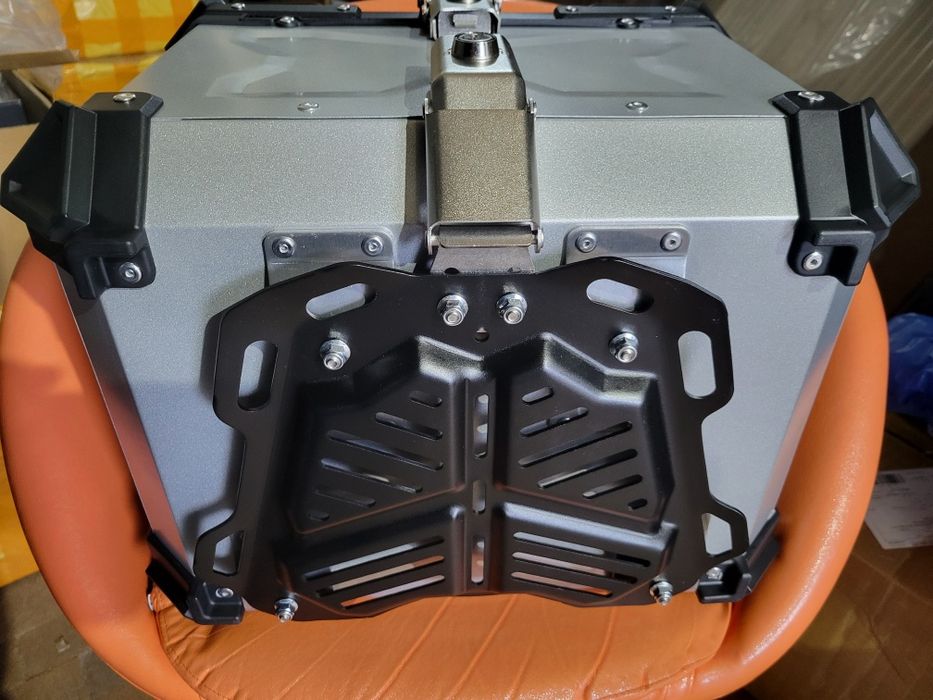 Кофр: Алюминиевый багажник для мотоцикла 45 литров