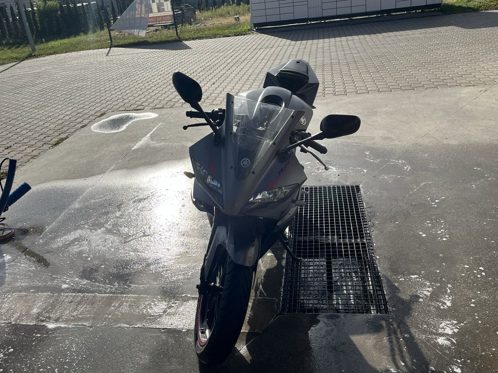 Yamaha YZF R125.