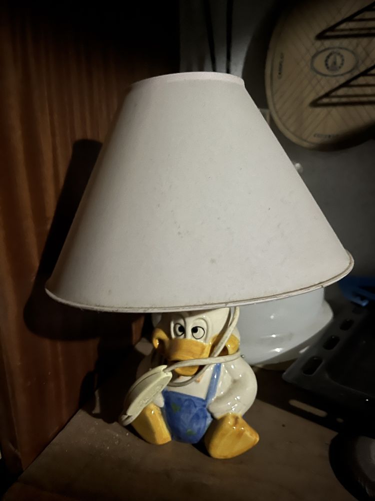 Candeeiro beje com pato