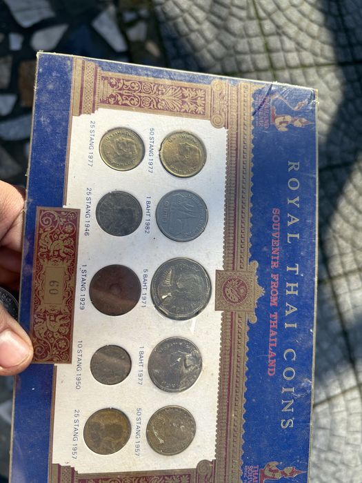 Moedas antigas vendo