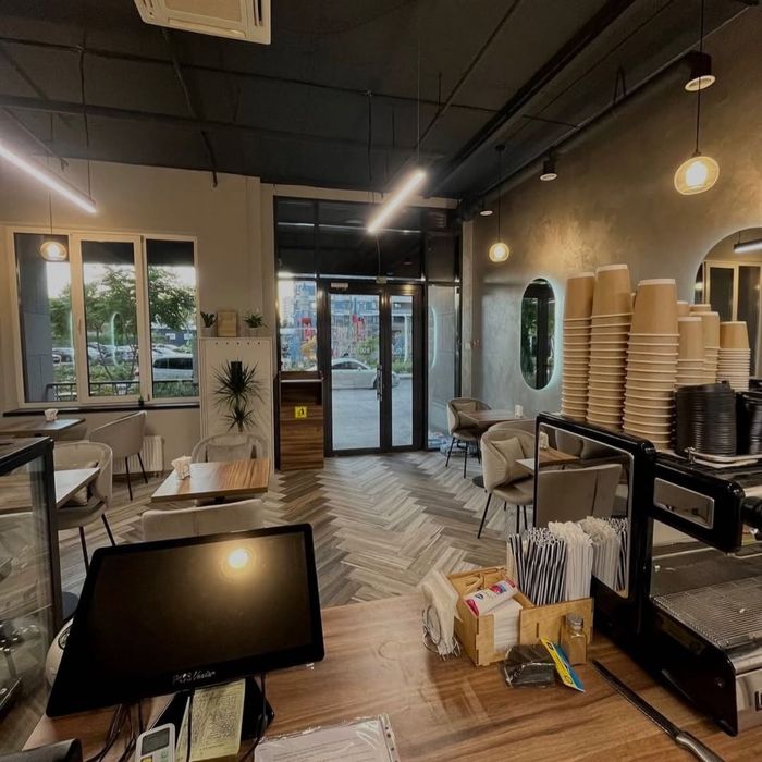 Продаж кавʼярні прохідне місце, великий потік людей. Кофейня франшиза