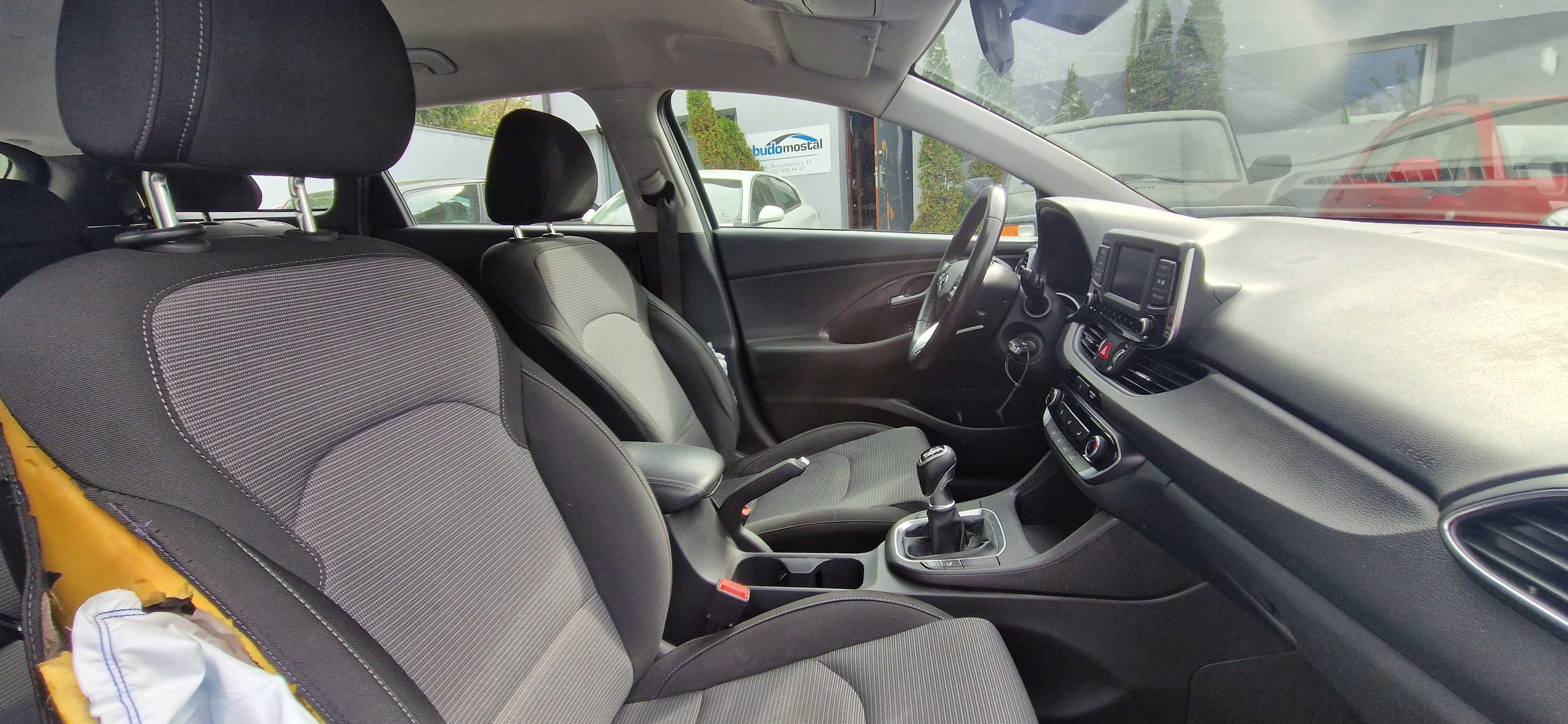 Hyundai I30 1,6 diesel uszkodzony pali jezdzi