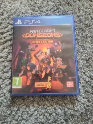 Play Station 4 - 500 MB + 2 pady + 7 gier