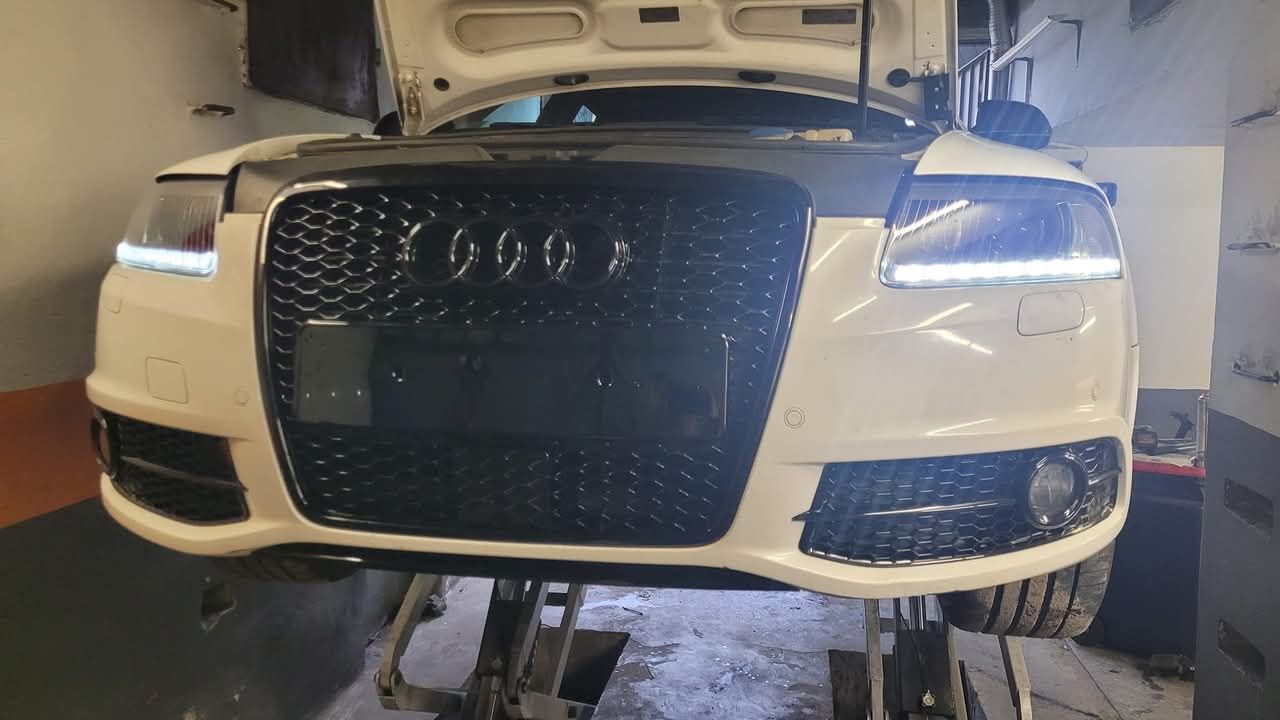 Atrapa Chłodnicy A6 C6 PLASTER Miodu Grill 04-12 Czarny Połysk