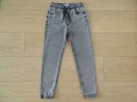 Szare spodnie z miękkiego dżinsu | Reserved rozm. 134 | stan idealny
