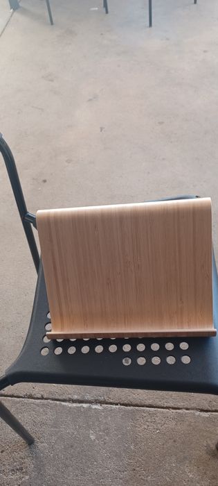 Porta Revistas em Madeira Ikeia