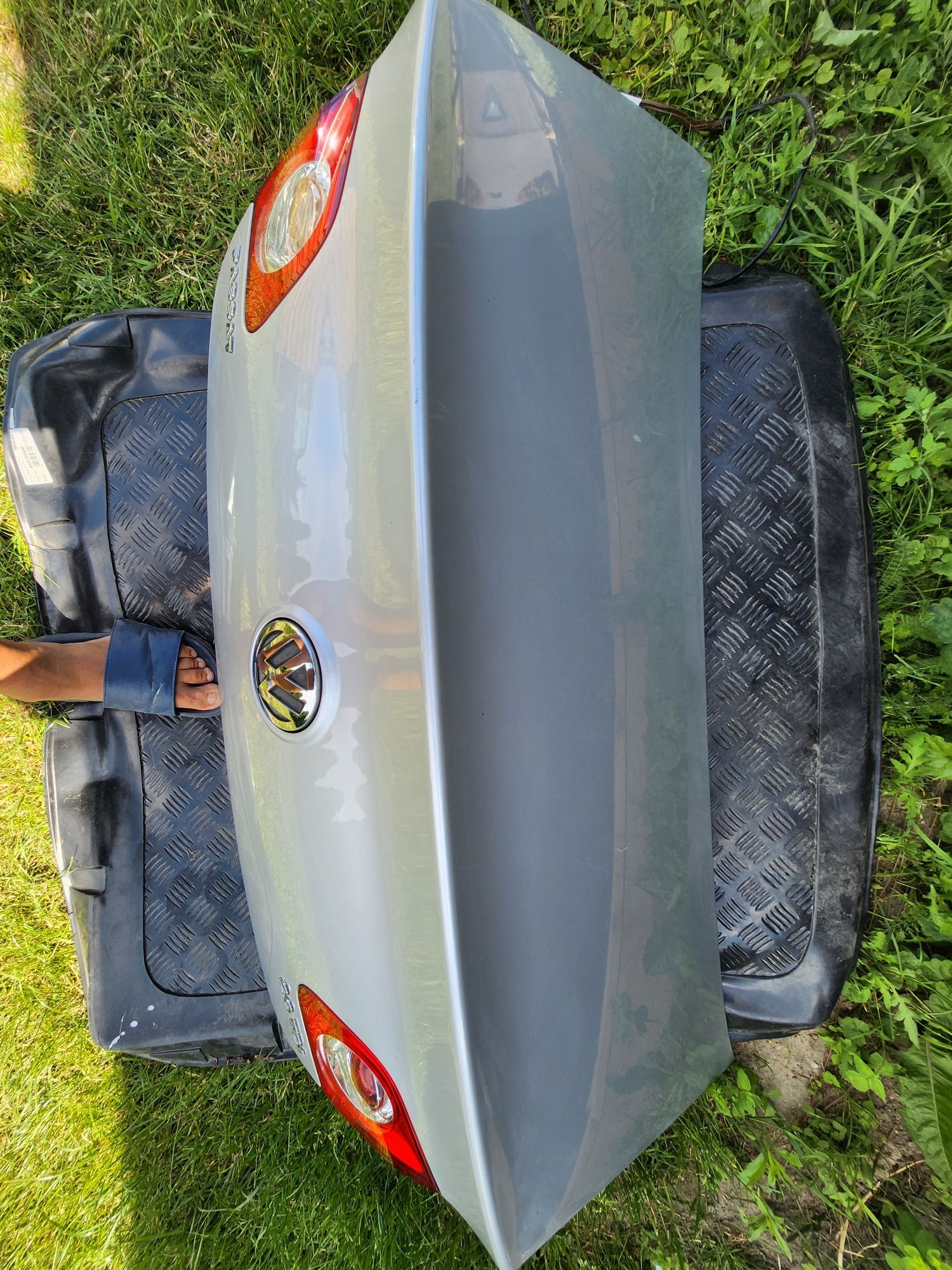 vw passat b6 klapa bagaznika kod lakieru LA7W