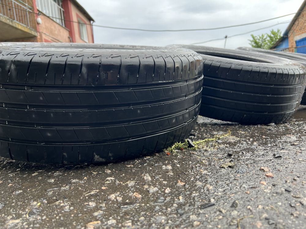 Продам пару шин Bridgestone 225/55 R17