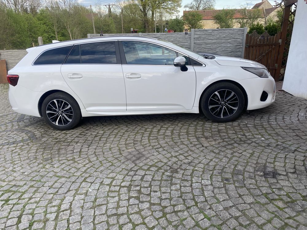 Sprzedam Toyote Avensis