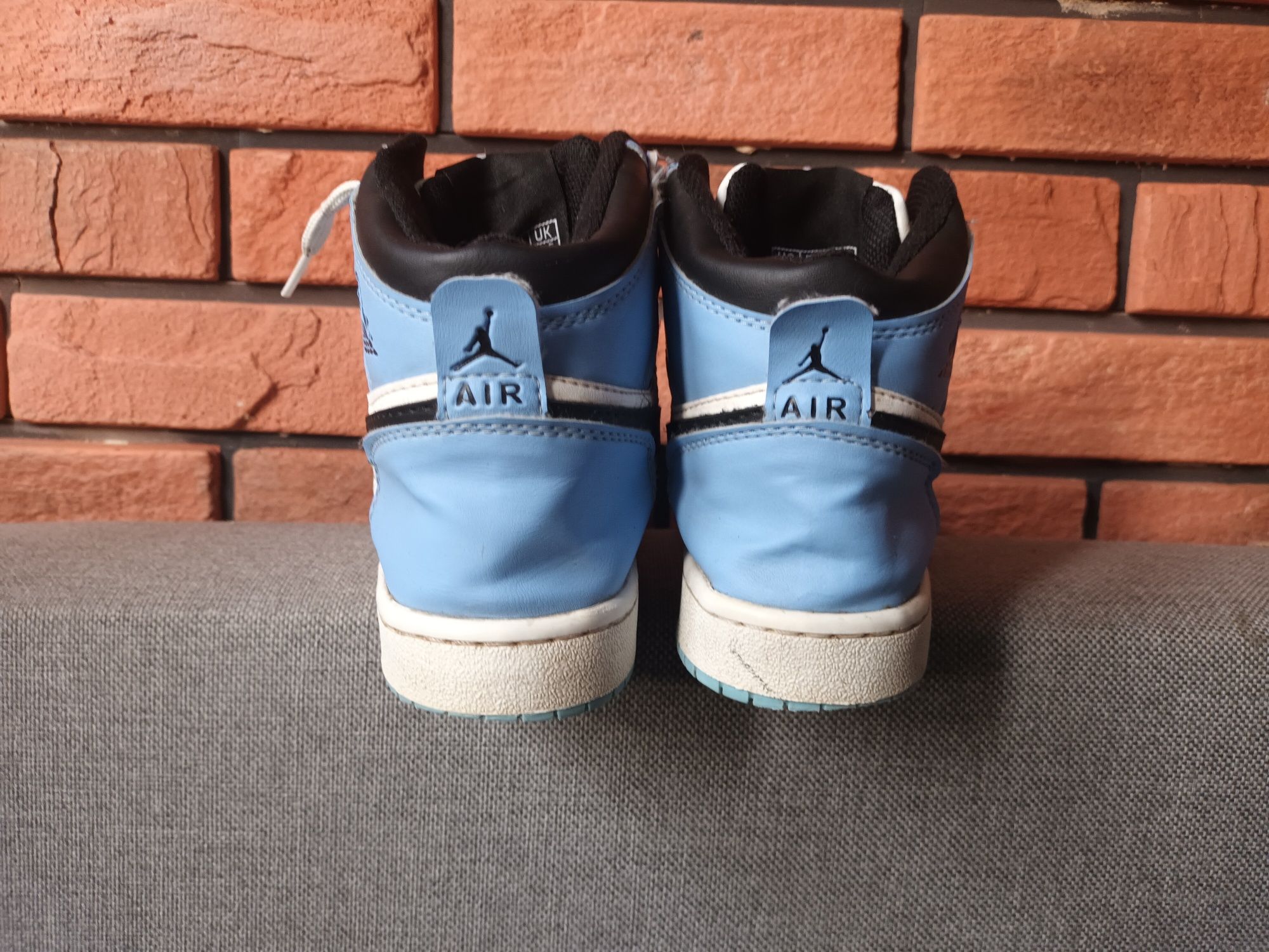 Buty z wyższą cholewką