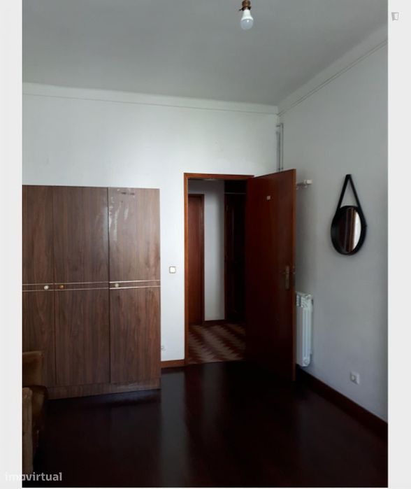 147906 - Quarto com cama de solteiro em...