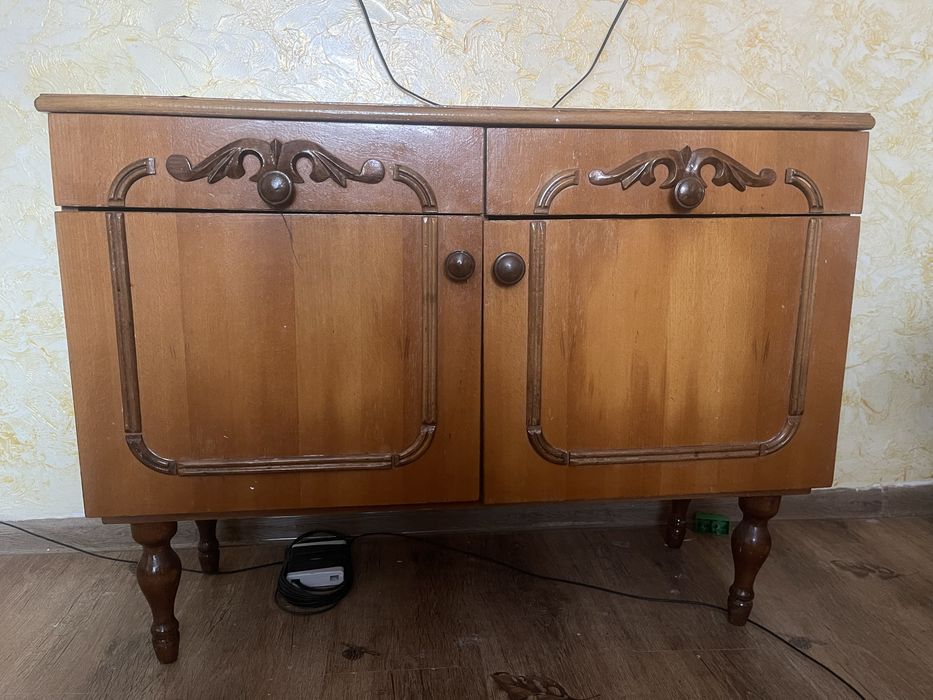 Тумбочки деревʼяні