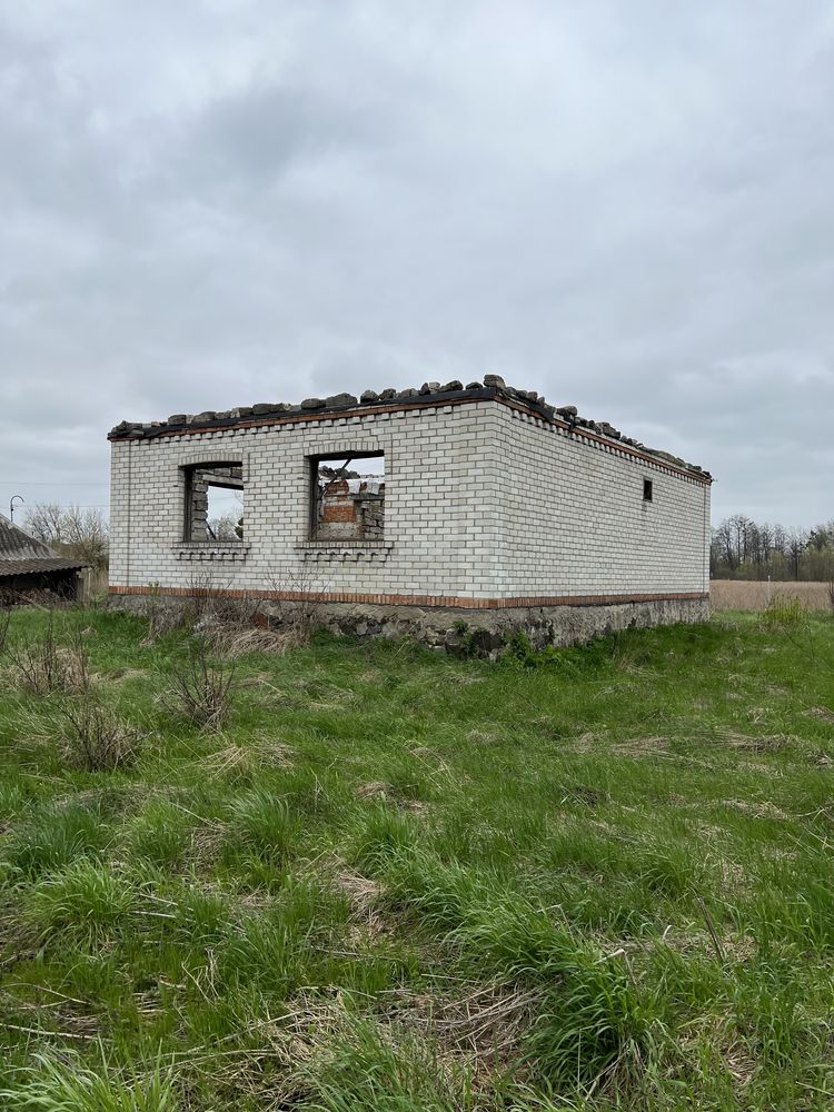 Продається домогосподарство в с. Сальник Хмільникського р-ну 0,31 га.