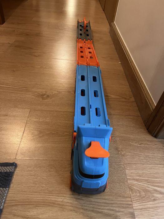 Camiao hot wheels