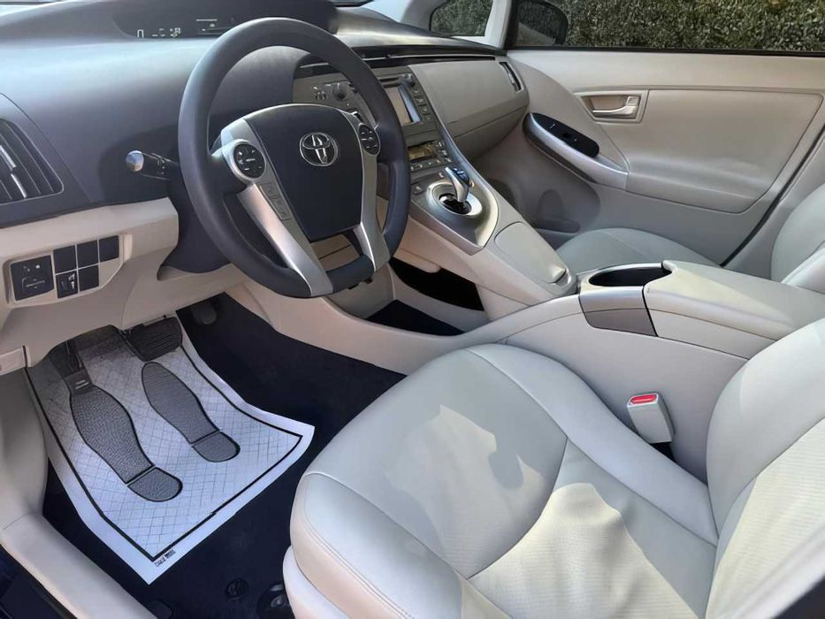 Toyota Prius      2015