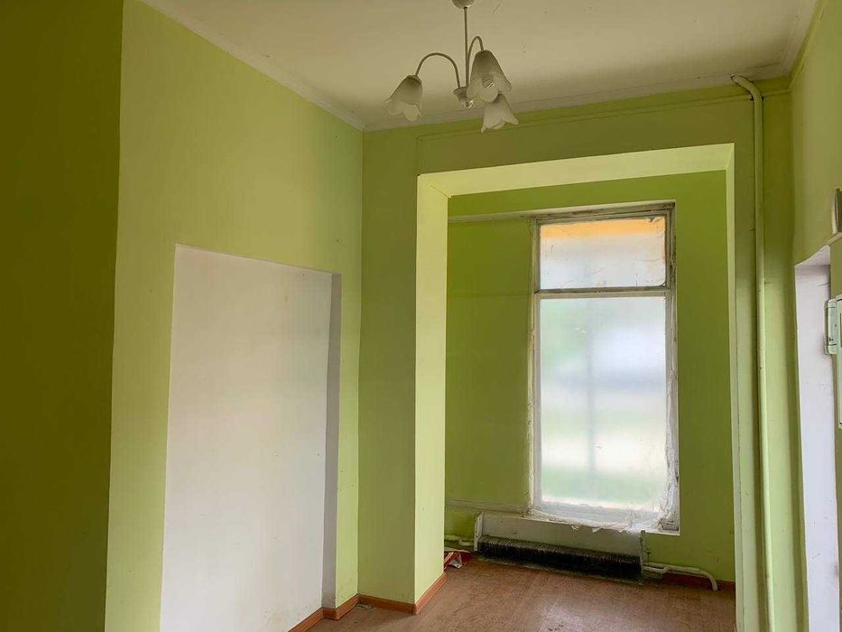 Продаж приміщення з фасадним входом вул Миколайчука