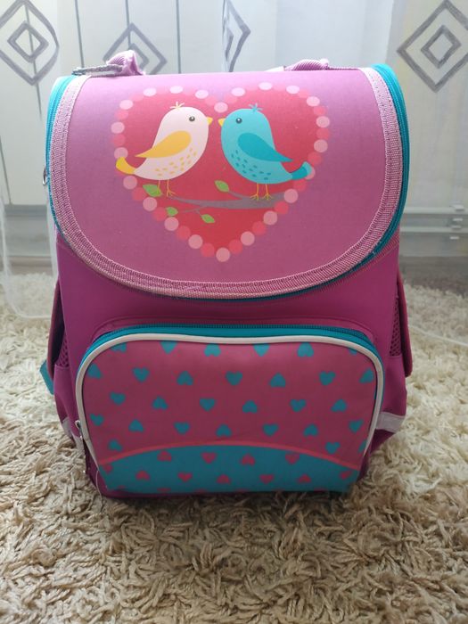 Шкільний рюкзак для дівчинки