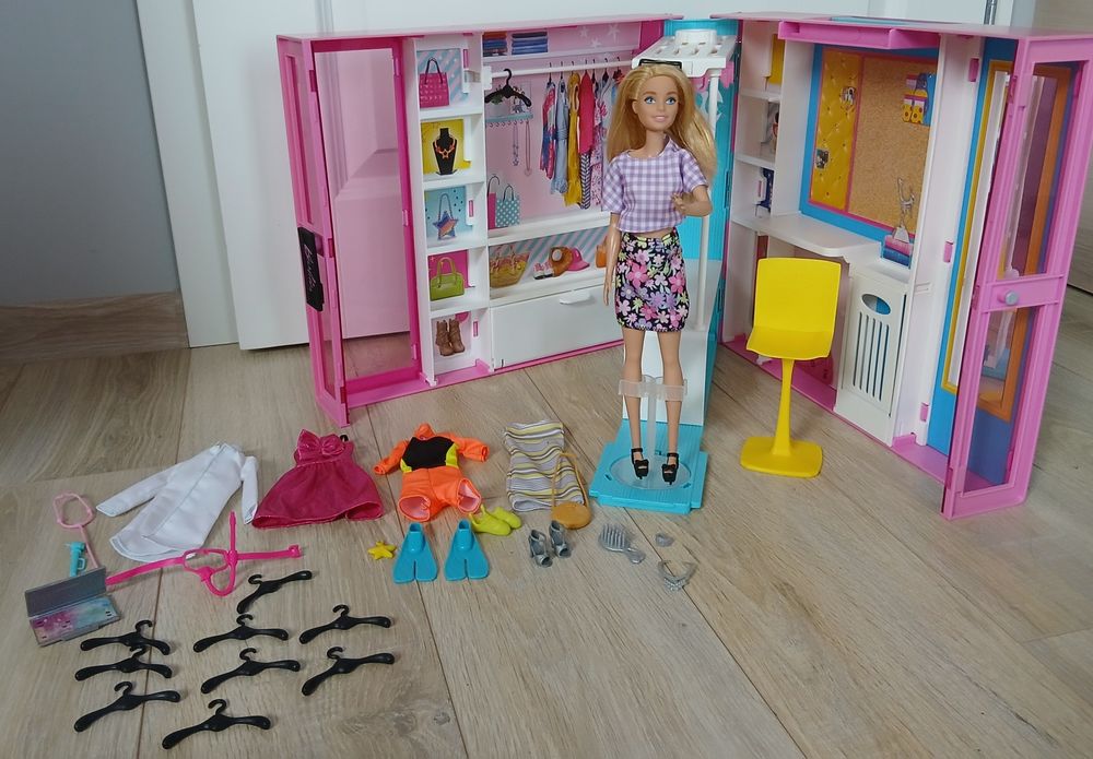 Szafa + lalka Barbie