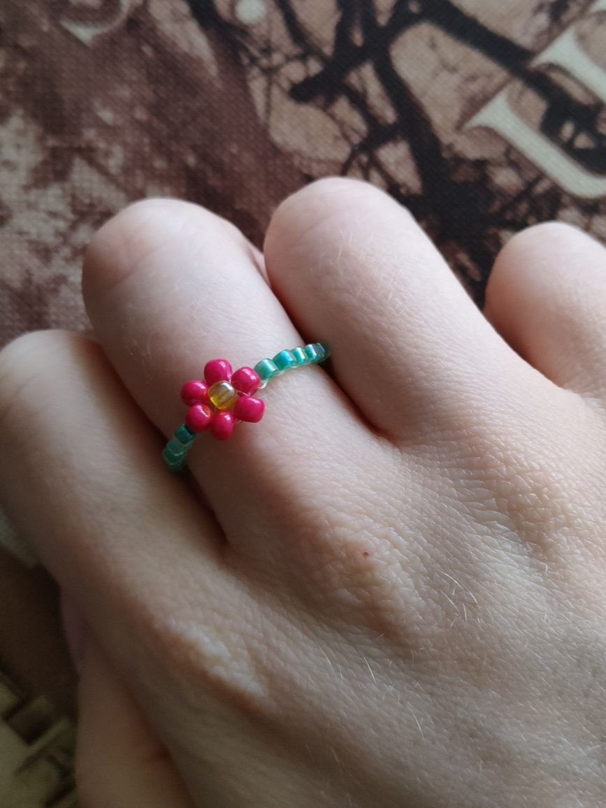 Prześliczny pierścionek kwiatuszek z koralików handmade flower ring