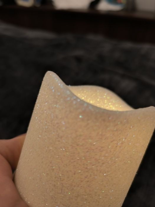 Śliczna brokatowa świeca na baterie w kolorze białym, aaa