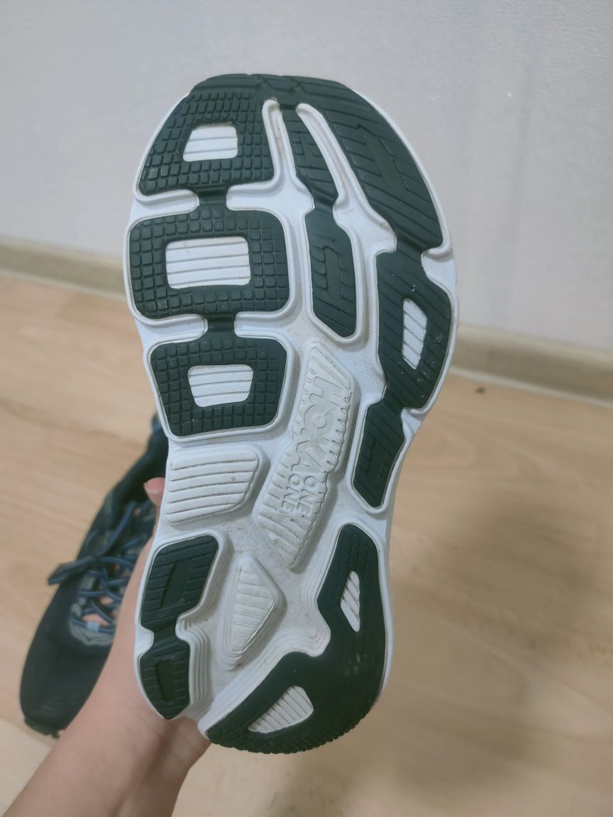 Женские кроссовки для бега hoka one one bondi