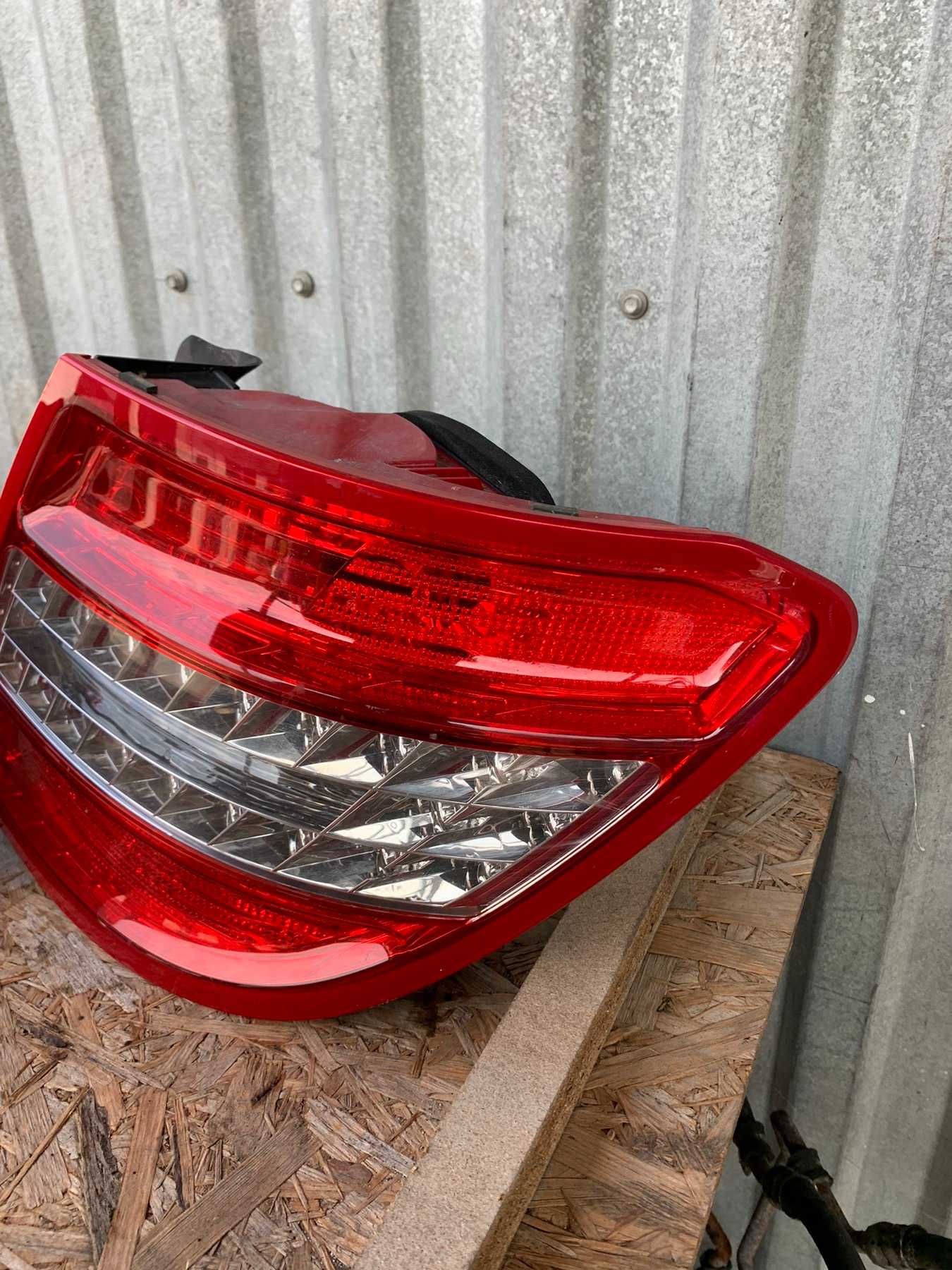 Стоп задній Mercedes W204 універсал дорестайл 2007-2011