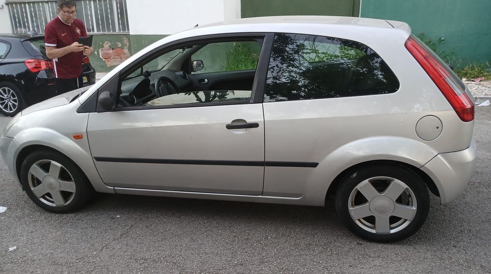 Ford fiesta 5 lugares