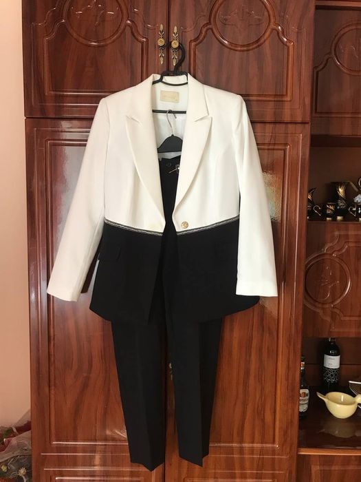 Брючний костюм жіночий