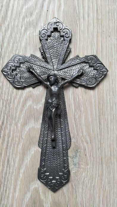 Vintage wiszący cynowy krzyż krucyfiks