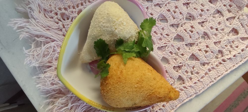 Coxinha de mandioca e Salgados assados e fritos brasileiro