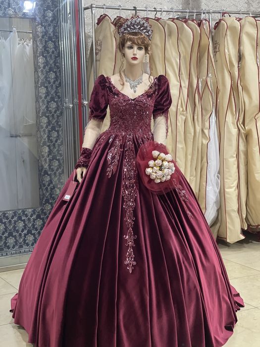 Королівська колекція! Червоні пишні сукні.