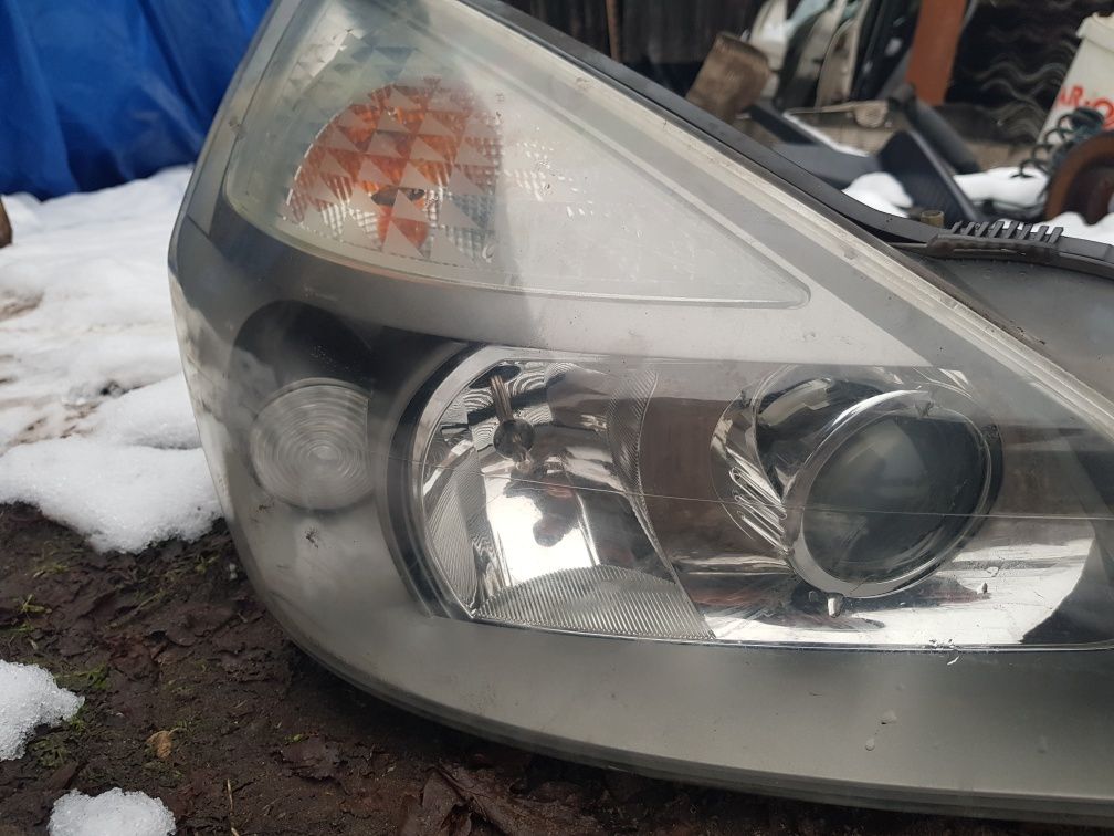 Lampy przednie ksenon Renault Espace 4