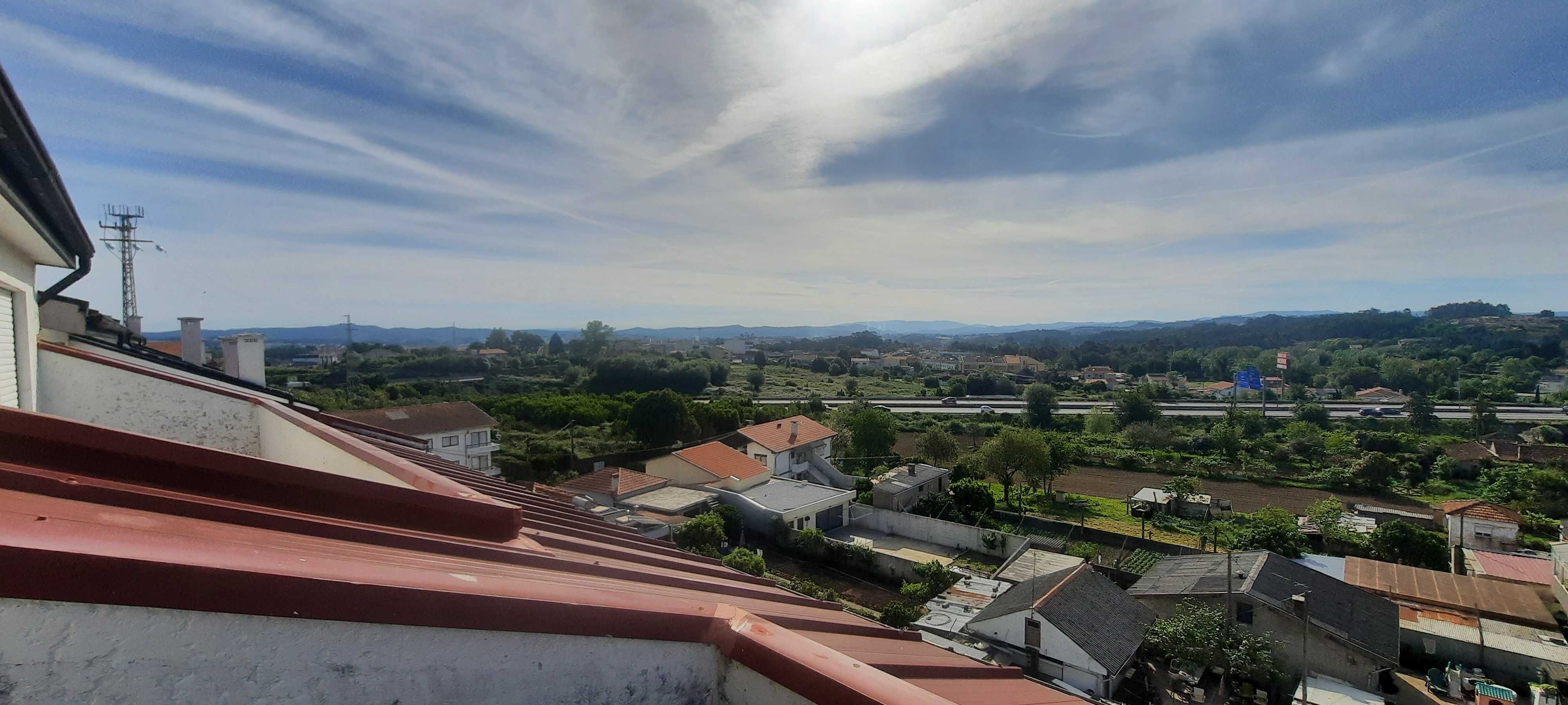 Alugo T4 Duplex (sem móveis), com garagem (BOX) - Vila Nova de Gaia