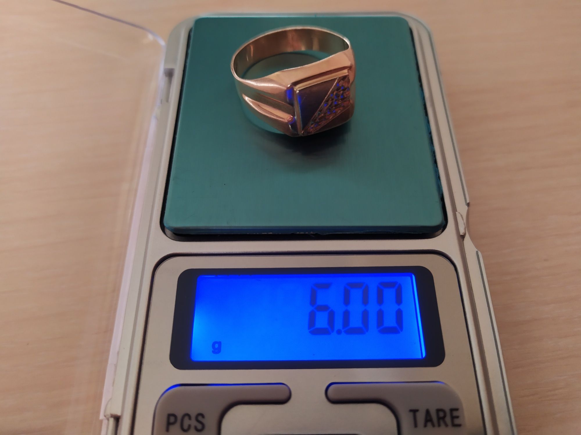Перстень золотой мужской размер 22 проба 585 вес 6 грамм.