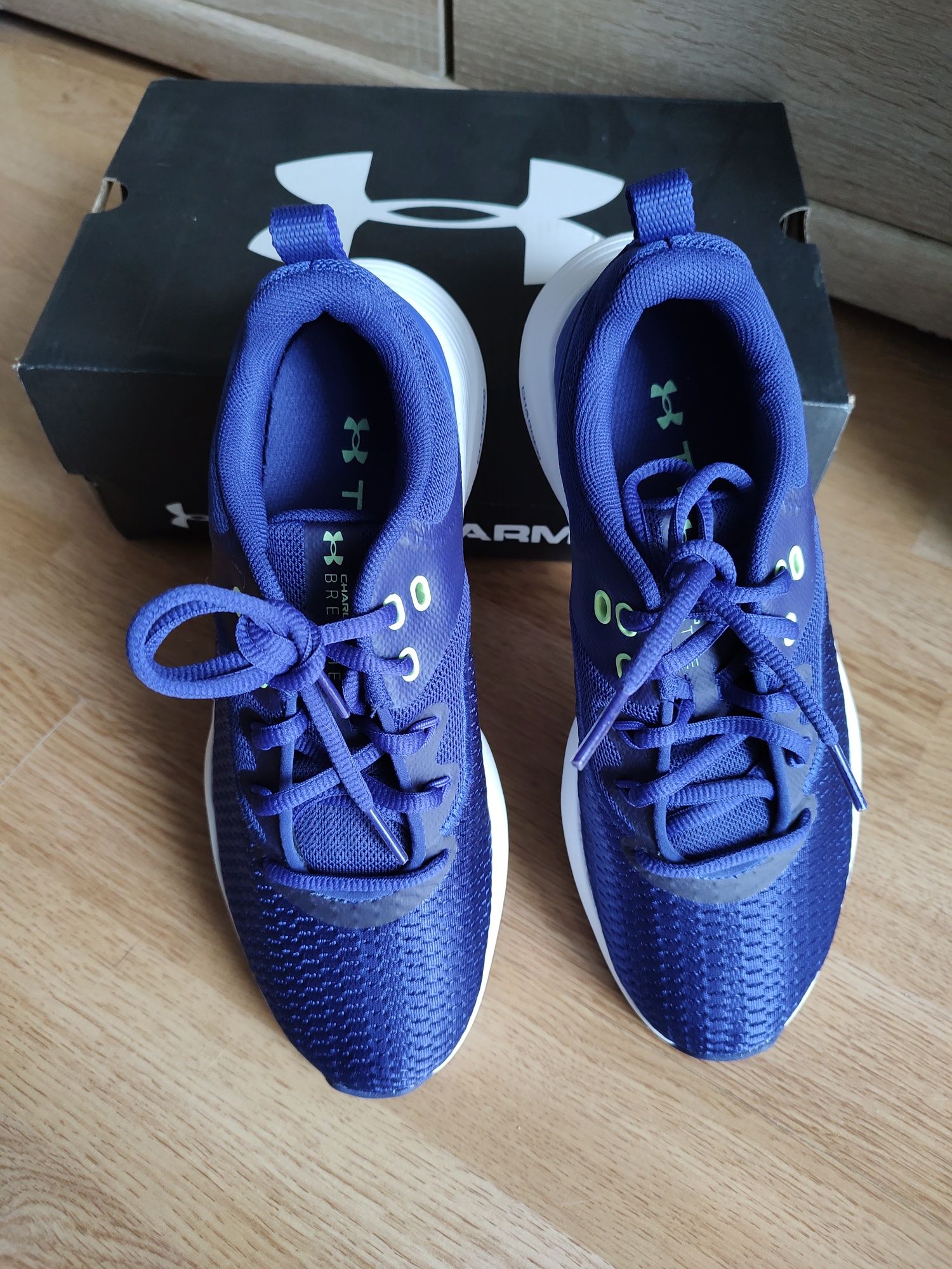 Buty sportowe damskie firmy Under Armour model  W Charged Breathe TR3