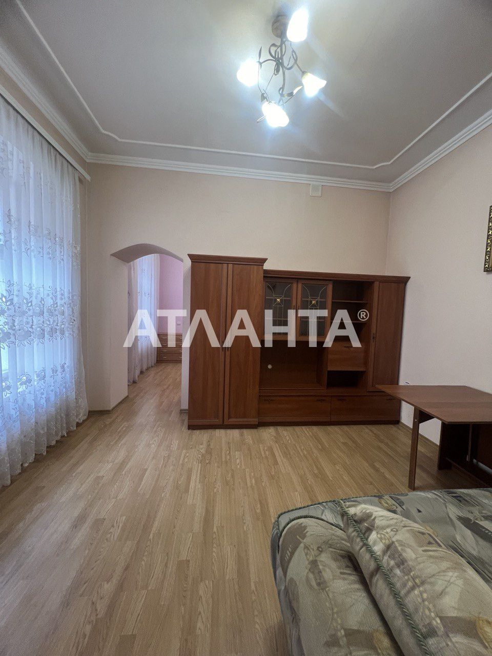3 кім, 2 поверх, Центр,  вул. Шептицького