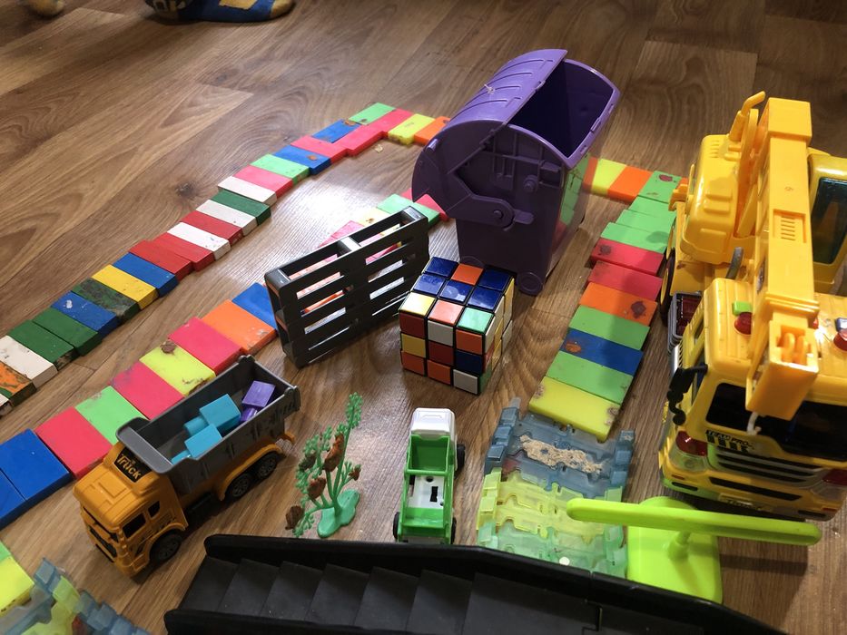 комплект іграшок набор лот машинки bulk domino та інше