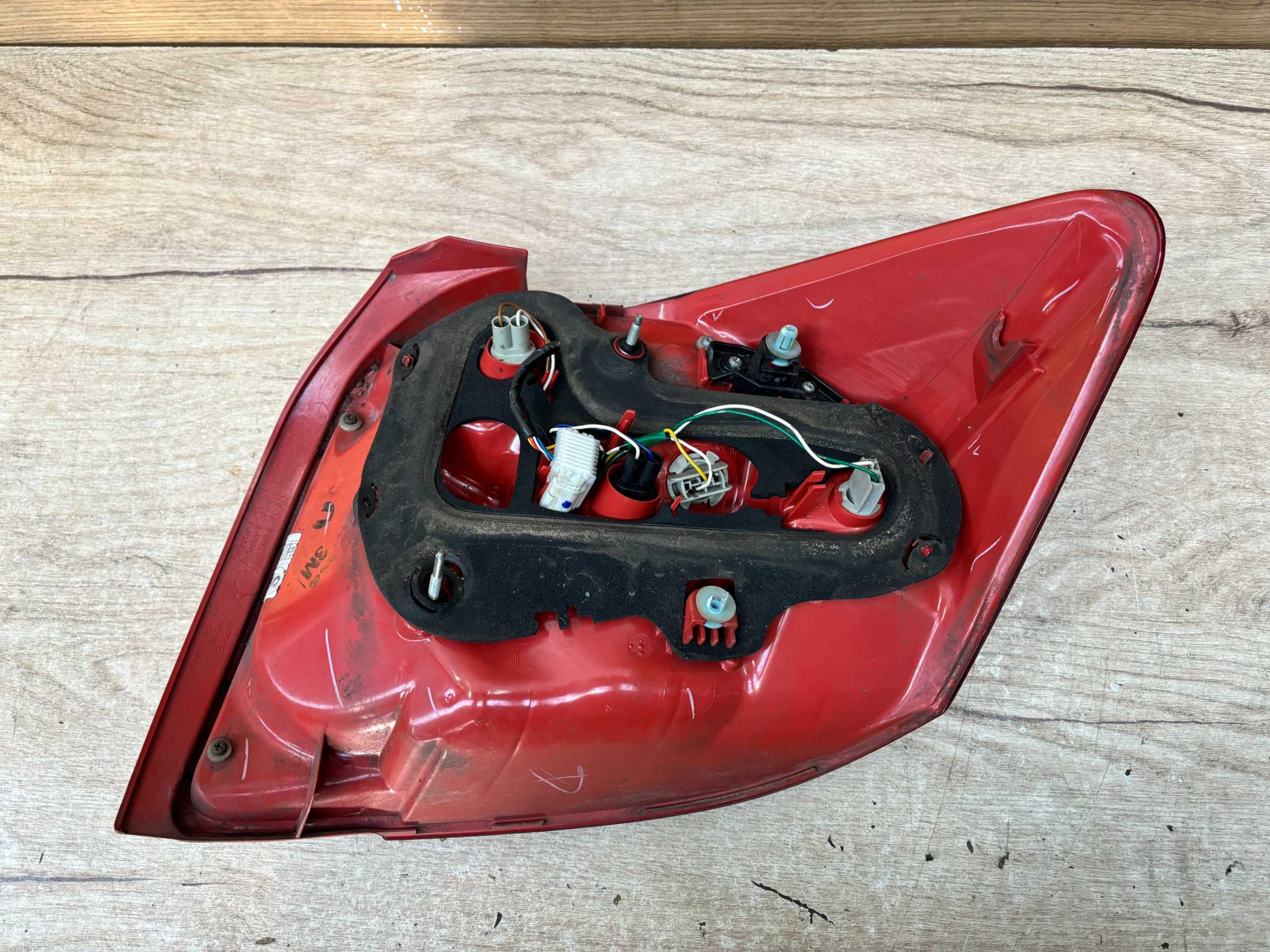 Lampa tylna lewa Toyota Auris 1 lift
