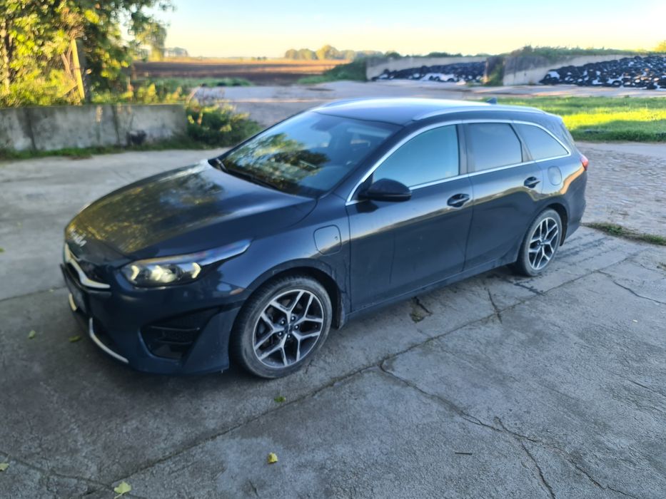 Kia Ceed 1.6 GDI PHEV Business DCT Kombi oddam leasing