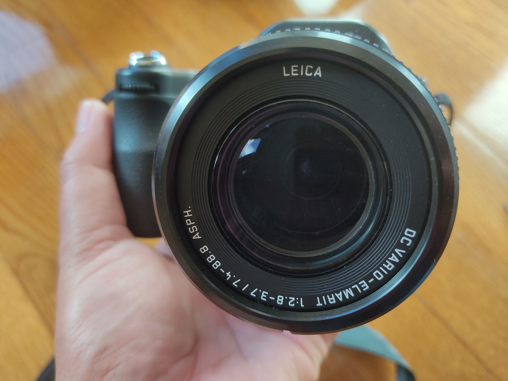 Vendo Leica V-LUX 1