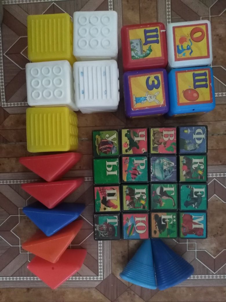 Кубіки з буквами і не тільки