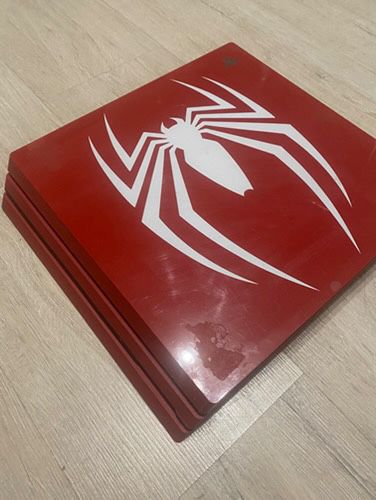 Продам PS4 Pro 1tb limited edition spider man