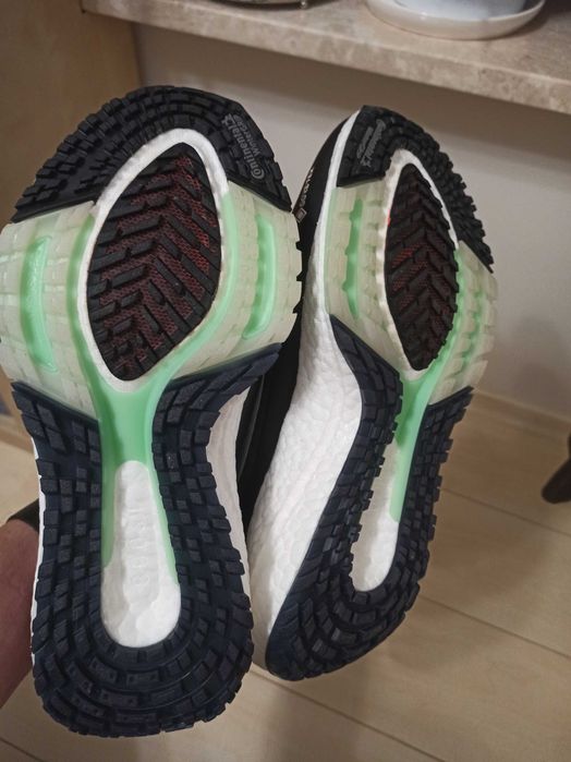 Buty do biegania w deszczu Adidas Ultra Boost 22 r. 41 i ⅓ 26 cm nowe