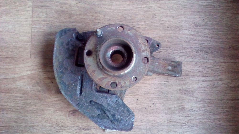 Поворотный кулак Fiat Albea левый 1.4