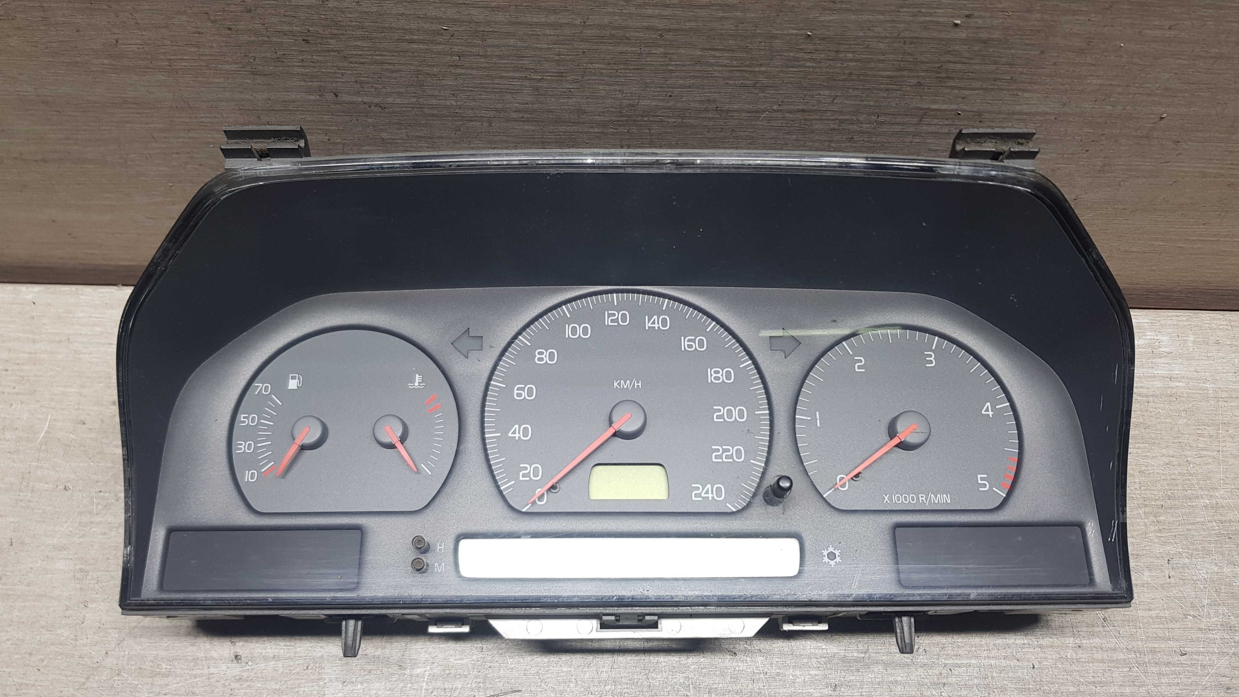 Панель приладів(спідометр, приборка) Volvo V70/S70 1998-2000p. 2.5 TDI
