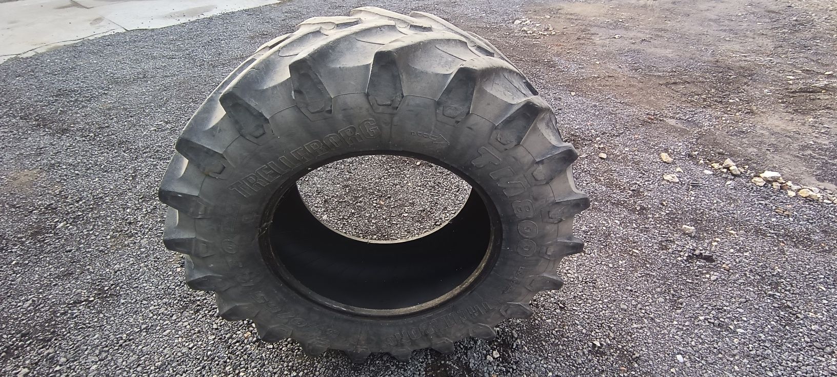 Opona trelleborg 540 65 r30
