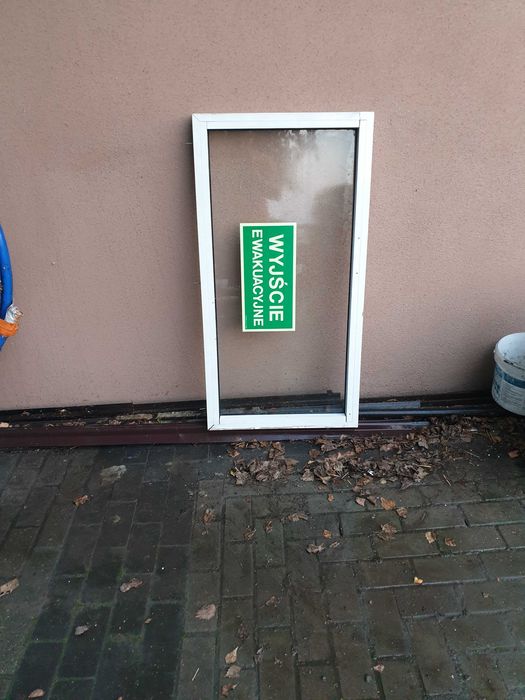 Mała witryna 60x115 cm stolarka aluminiowa