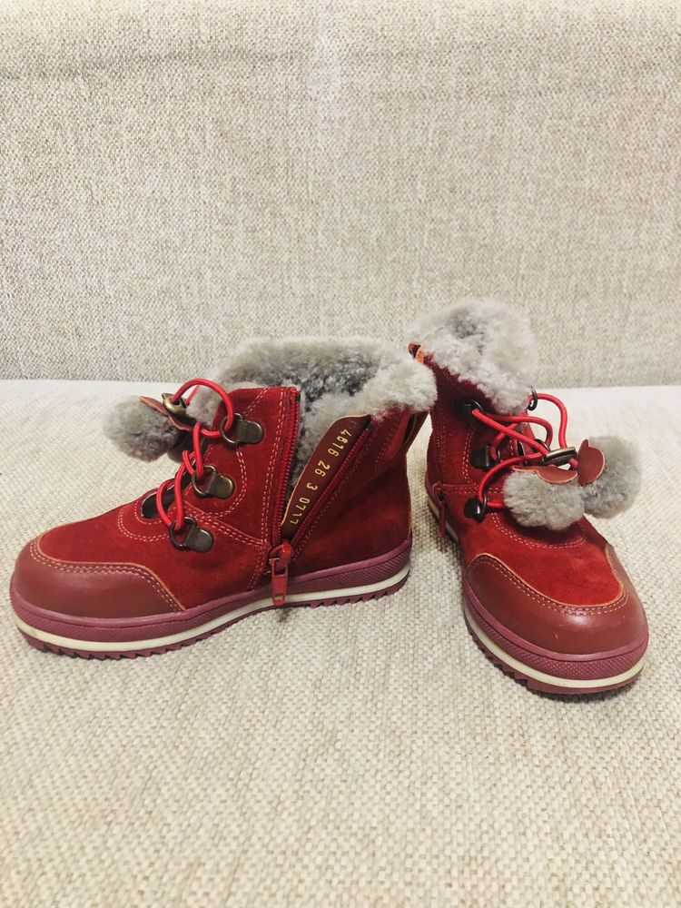 Ботинки зимние красные с помпонами на натуральном меху и прочной подош