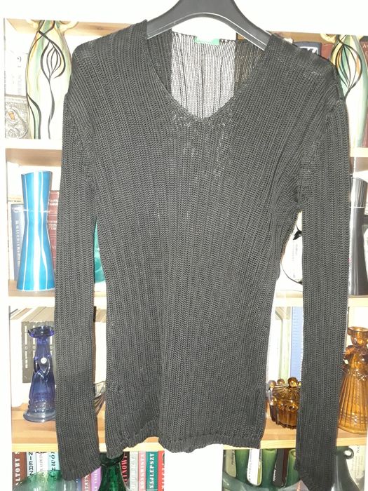 Czarny damski sweter Benetton