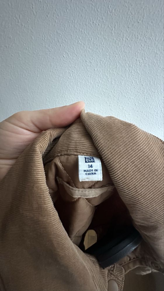 Куртка з модним комірцем Uniqlo